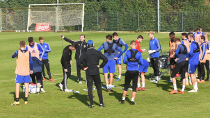 Fotbal chce začít hrát už o víkendu, přídí se i hokej?