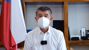 ZÍTRA ŘEKNU PRAVDU, napsal Babiš. A pak svůj slib porušil