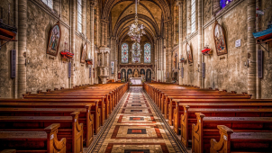 Noc kostelů budou v ulicích hlídat desítky strážníků