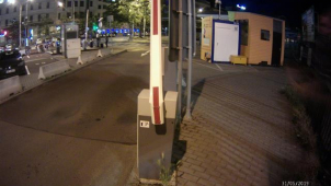 Dva muži v Brně zlomili závoru na parkovišti