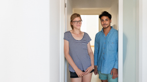 Vysokoškoláci a mladí z dětských domovů spolu začnou bydlet