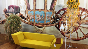 V Lednici probíhá výstava nábytku a květinových vazeb