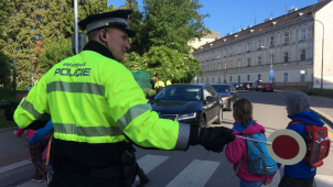 Strážník sledoval kličkující auto a navedl k němu kolegy
