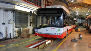 Jízda načerno skončila útokem na revizora, pachatele už mají