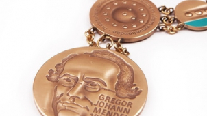 Medaile dostane Alois z Lichtenštejna a Constantin Kinsk