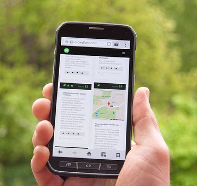 Hudebníkovi se krátký odpočinek u kašny nevyplatil