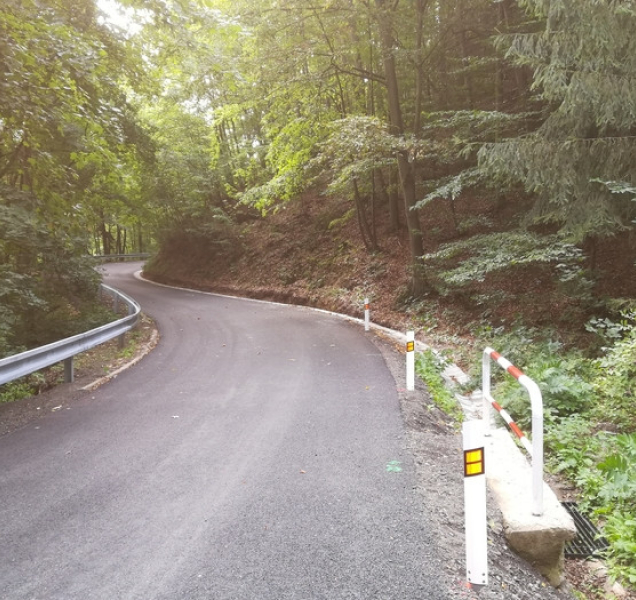 Oprava cesty mezi Adamovem a Útěchovem skončila