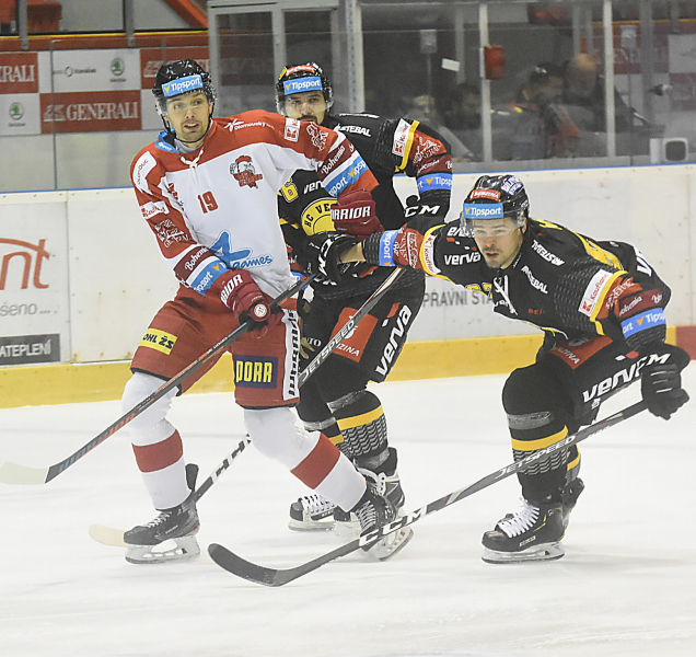 Liberec podesáté vyhrál, Vítkovice s debaklem