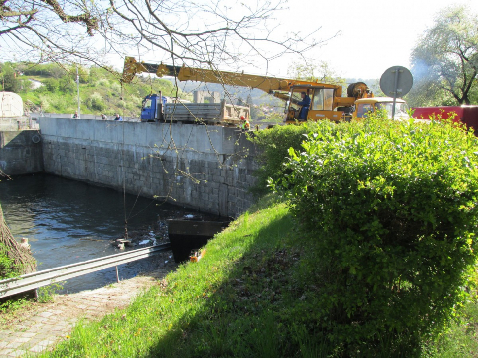 Povodí Moravy z vodních nádrží odklidilo tuny naplaveného odpadu