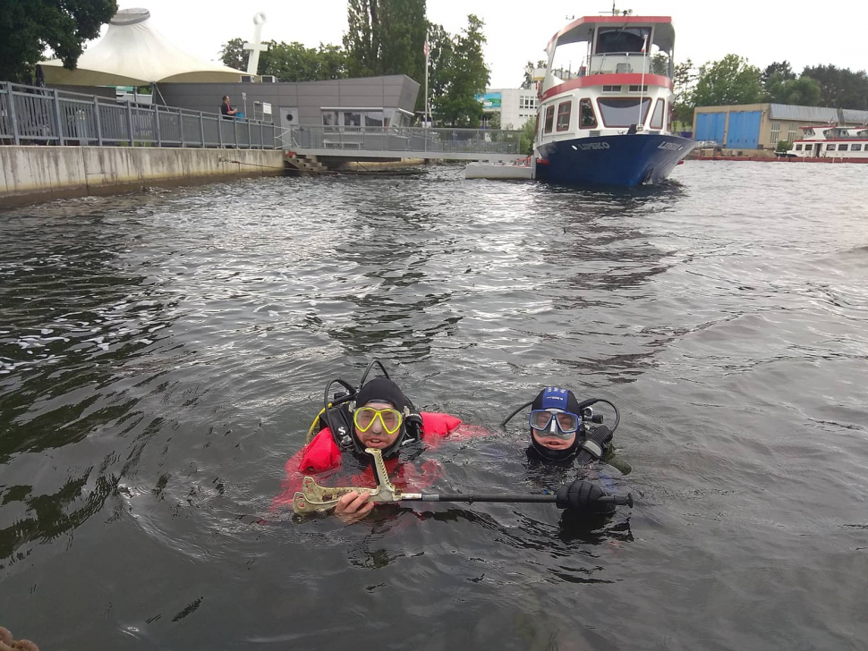 Brněnští strážníci lovili v přehradě berlu